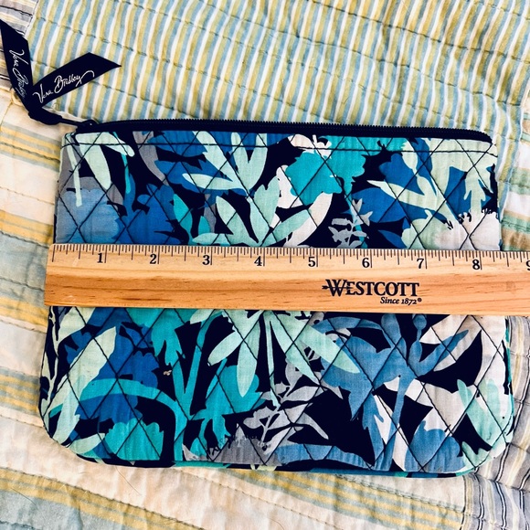 VERA BRADLEY Tote with 2 matching ZIPPER POUCHES (in CAMO FLORAL pattern) - Picture 6 of 13